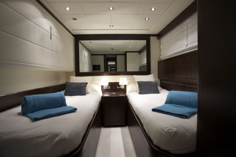 L ESPERANCE -  Twin Cabin