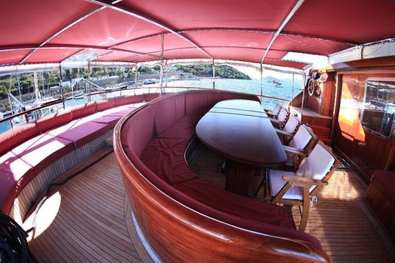 LA FINALE  - Aft deck