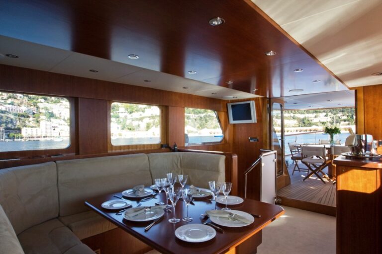 LABRADOR Salon Dining