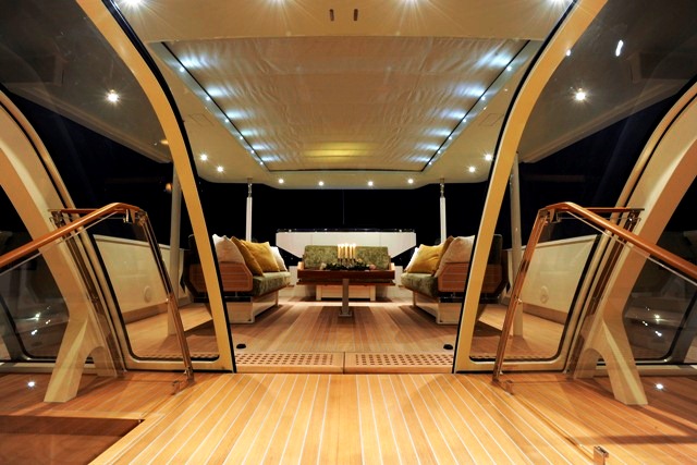 Deck Salon looking aft