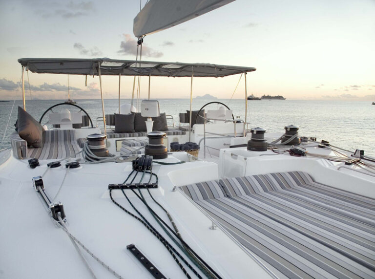 LADY BOU BOU - Flybridge Sunpads