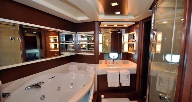 LADY CAROLE - Master bath