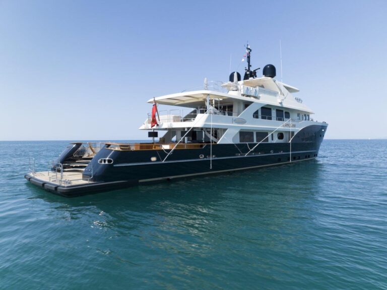 LADY JADE Luxury Yacht