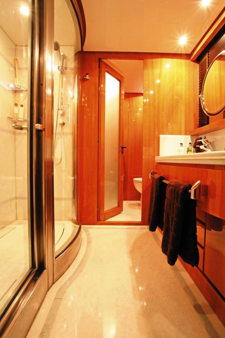 LADY LUCK - Master ensuite