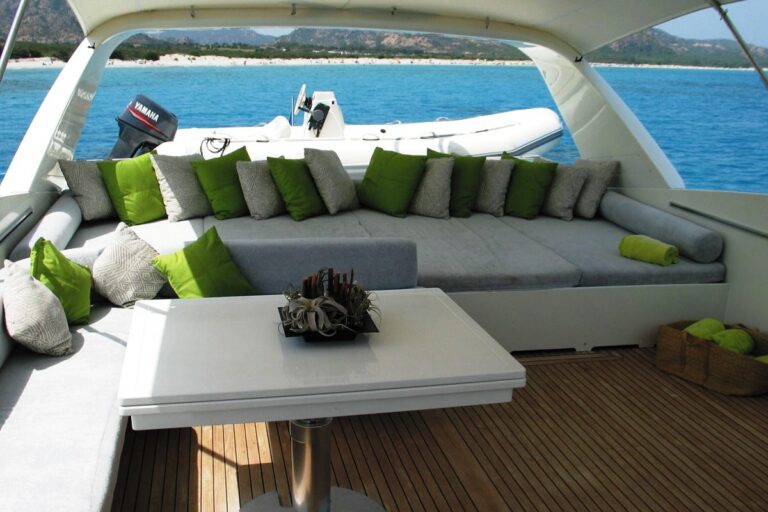 LADY LUCK - Sundeck Lounge