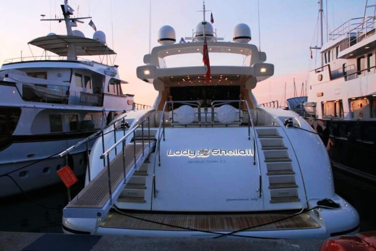 LADY SHEILA II -  Boarding