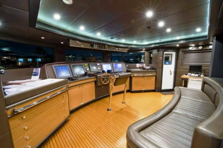 LADY SHEILA -  Pilot House