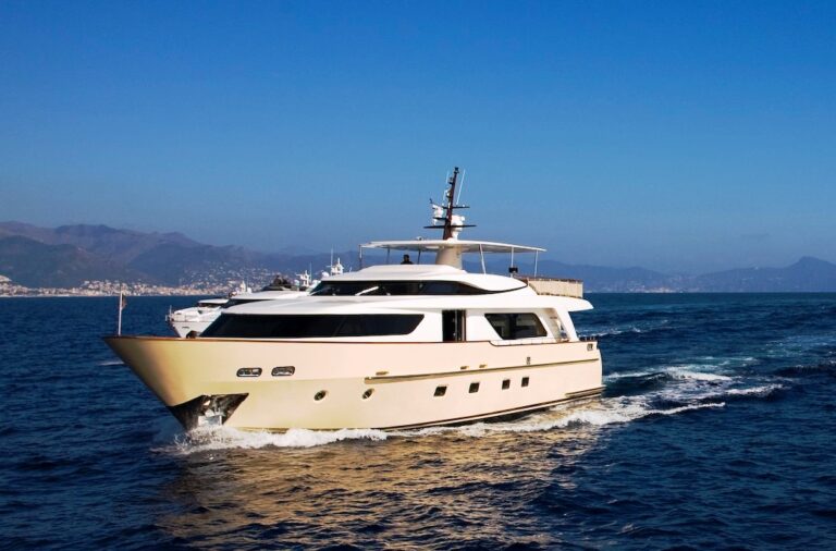 LADY VICTORIA - Cruising