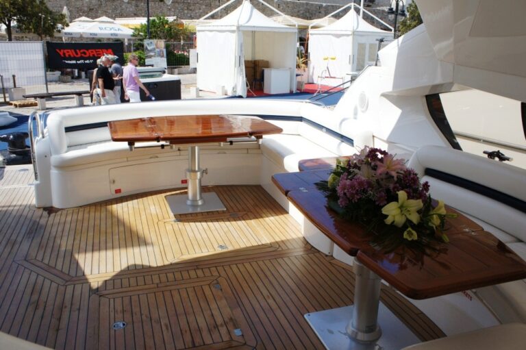 LARA SOFIA III - Main Deck Salon 2