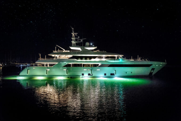 LATONA Motor Yacht By Night