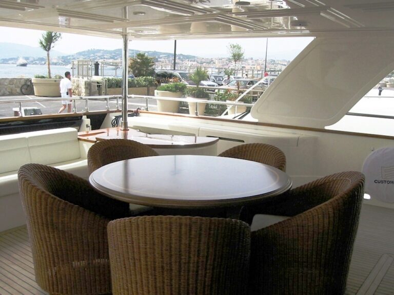 LAVINA - Aft Alfresco Dining