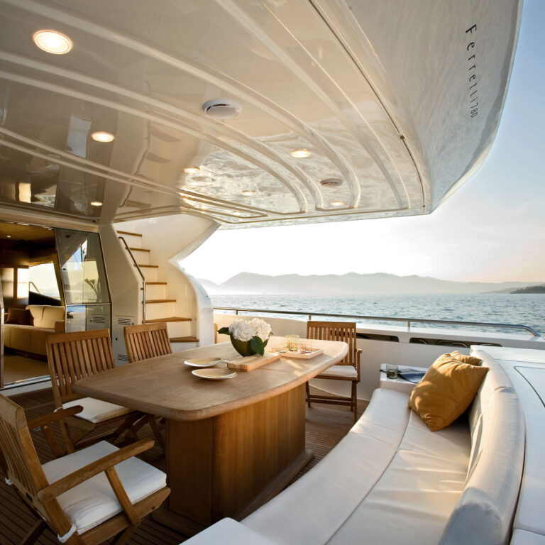 LAVITALEBELA - Aft Deck