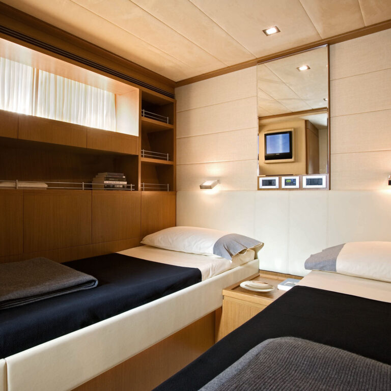 LAVITALEBELA - Twin Cabin