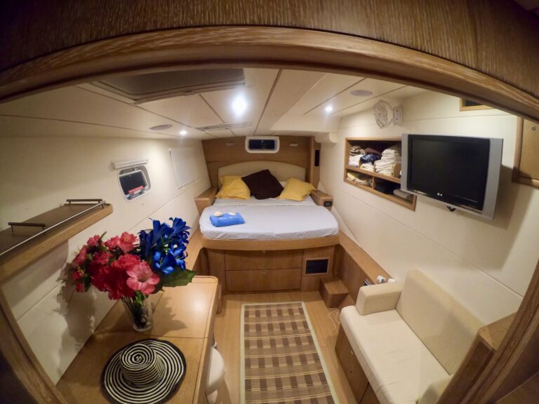 Guest cabin