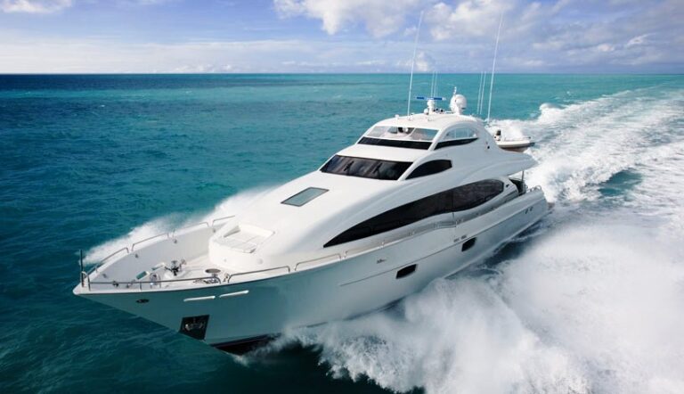 LE BON JOU JOU - Photo Credit Lazzara Yachts