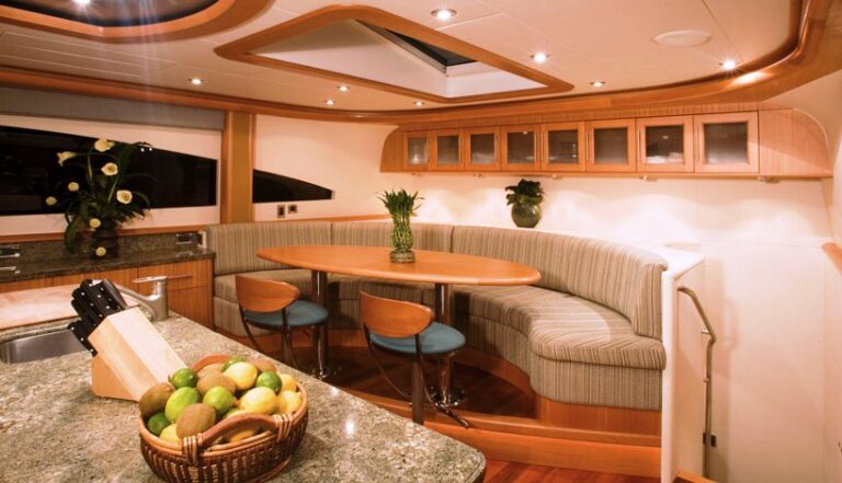 LE BON JOU JOU - Photo Credit Lazzara Yachts
