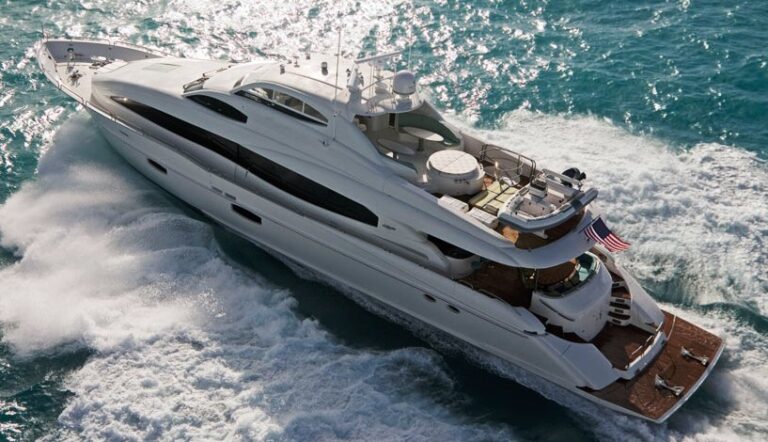 LE BON JOU JOU - Photo Credit Lazzara Yachts
