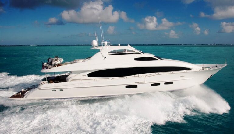 LE BON JOU JOU - Photo Credit Lazzara Yachts