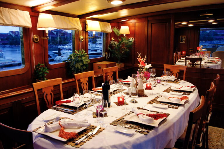 LE KIR ROYAL -  Formal Dining