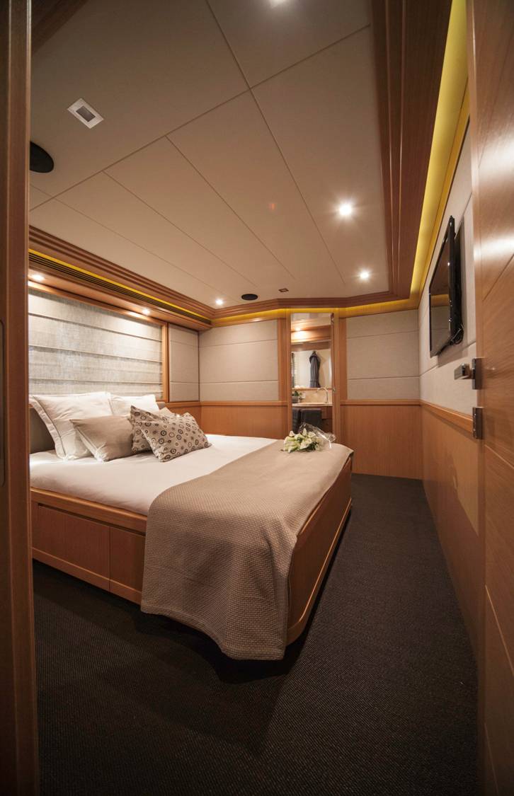 LE PETIT BATEAU -  Double Cabin