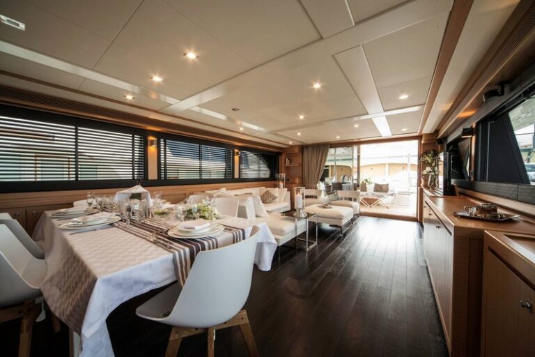 LE PETIT BATEAU -  Main Salon looking aft