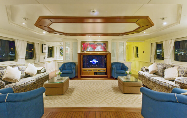 LEGEND - Bridge Deck Lounge