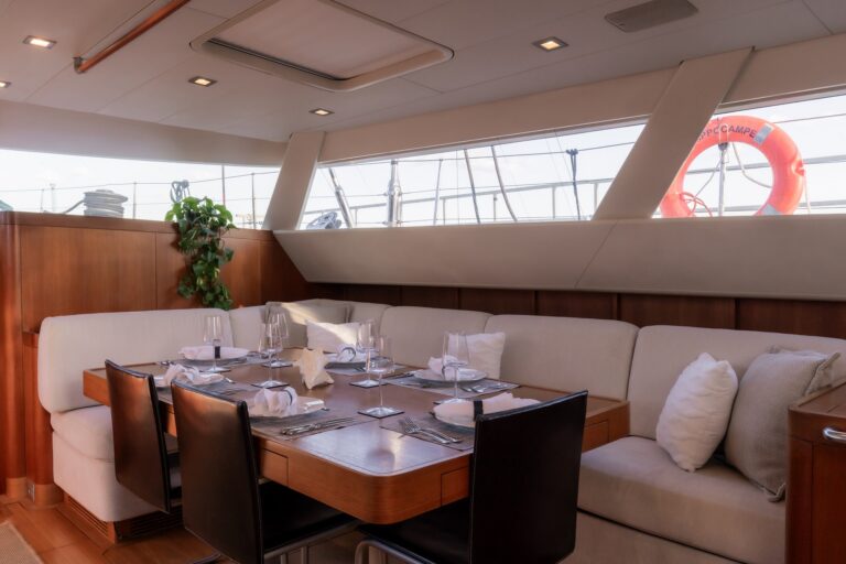 Salon Dining