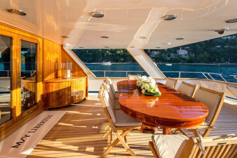 LIBERTUS - Aft deck