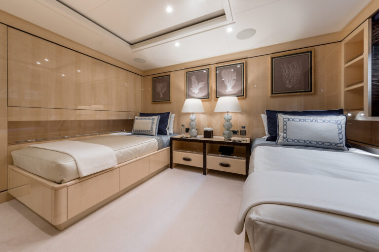 LILI - Twin Cabin
