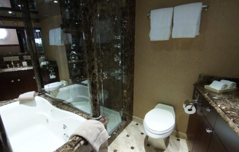 LINE DRIVE -  Master Ensuite