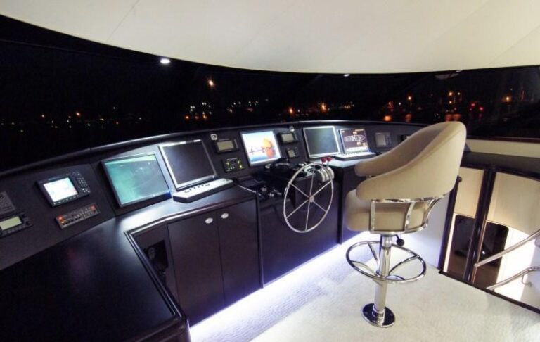 LINE DRIVE -  Pilothouse