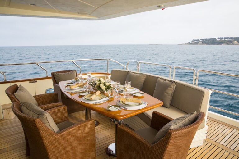 LITTLE JEMS superyacht - outdoor dining