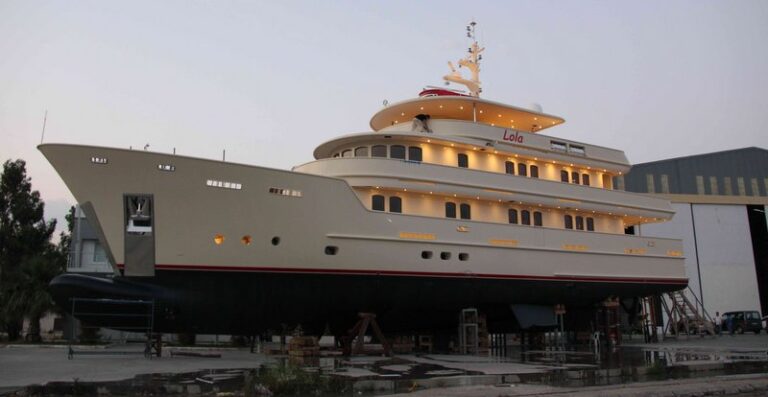 LOLA superyacht-001