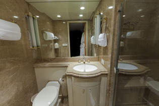LOOSE ENDS VIP Ensuite