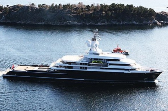 LUNA super yacht