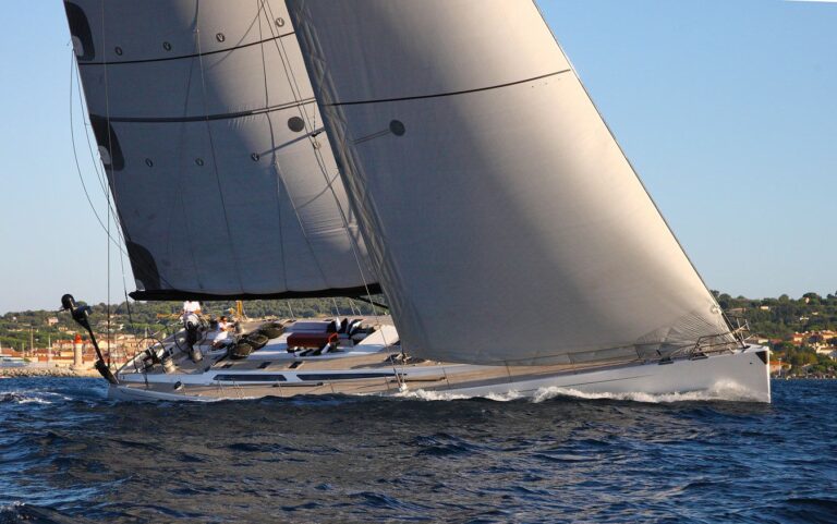 LUPA OF LONDON Sail