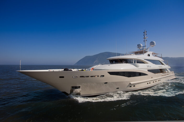 LUXURY MOTOR YACHT BELLA ANNA BY ISA YACHTS