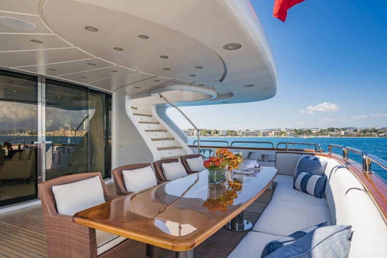 Main Deck Dining