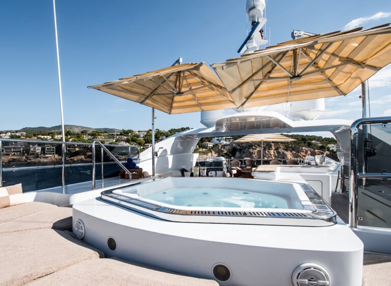 Sun Deck Jacuzzi And Sunpads