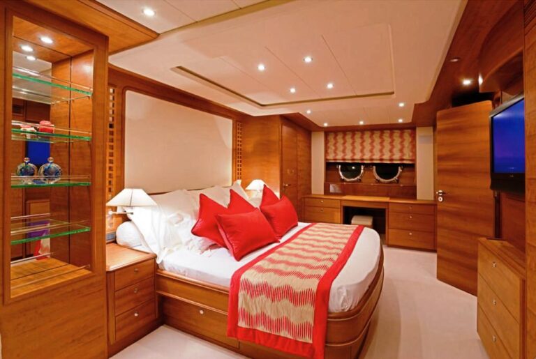 Lady Emma -  Master Cabin