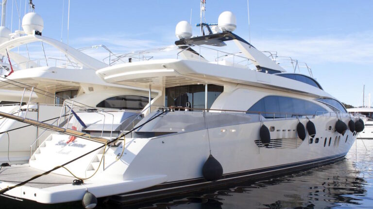 Lady Emma - Exterior