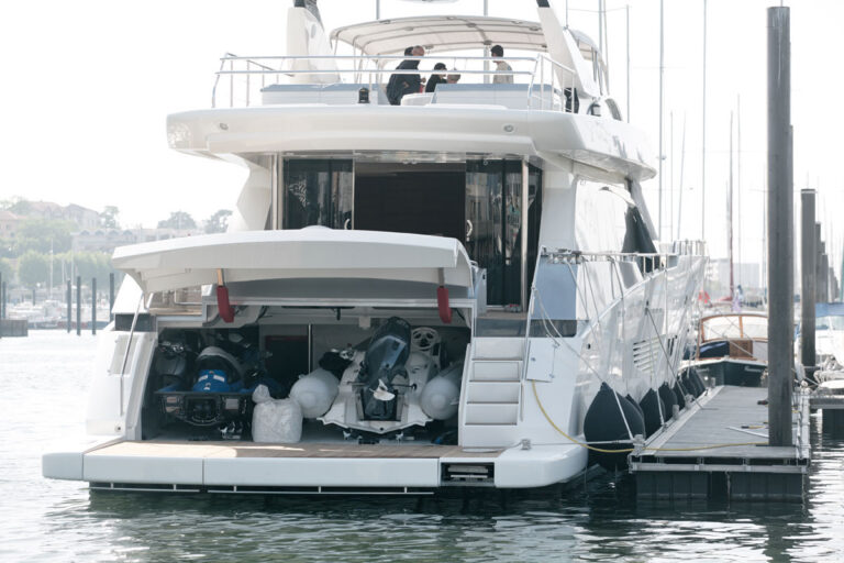 Lady Emma - Exterior