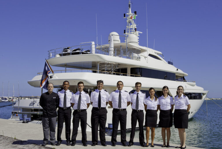 Lady Genyr Yacht with her crew