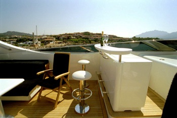 Lady Natinia Sundeck Bar