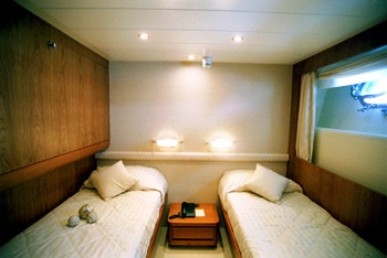 Lady Natinia Twin Cabin