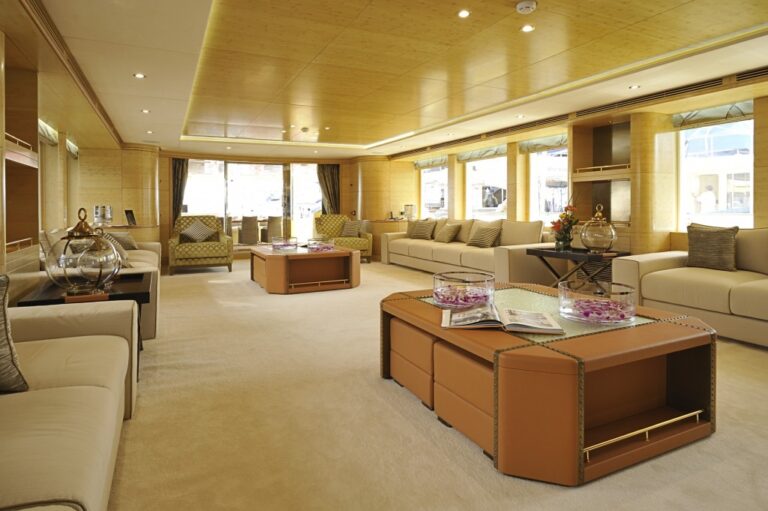 Lady Tahiti Yacht - Main Saloon