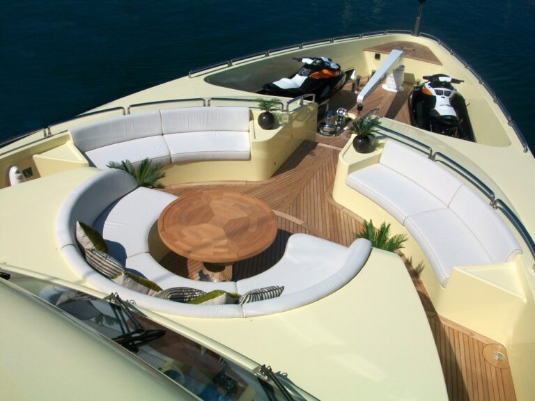 Lady Tahiti Yacht - bow seating area