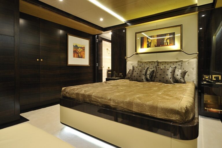 Lady Tahiti Yacht - double guest stateroom