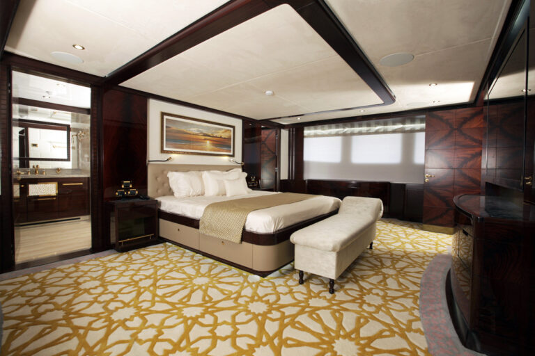 Lady Tahiti Yacht - owners stateroom