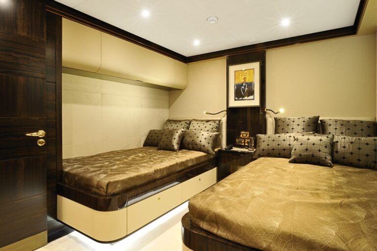 Lady Tahiti superyacht - twin guest stateroom